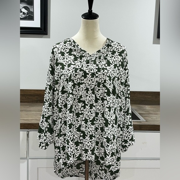Fun 2 Fun Green Floral Blouse 3XL - Picture 5 of 9